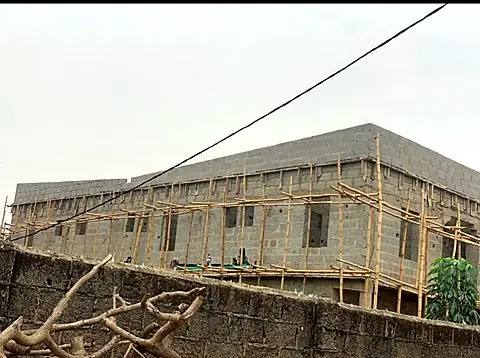 Superstructure and suspended slab